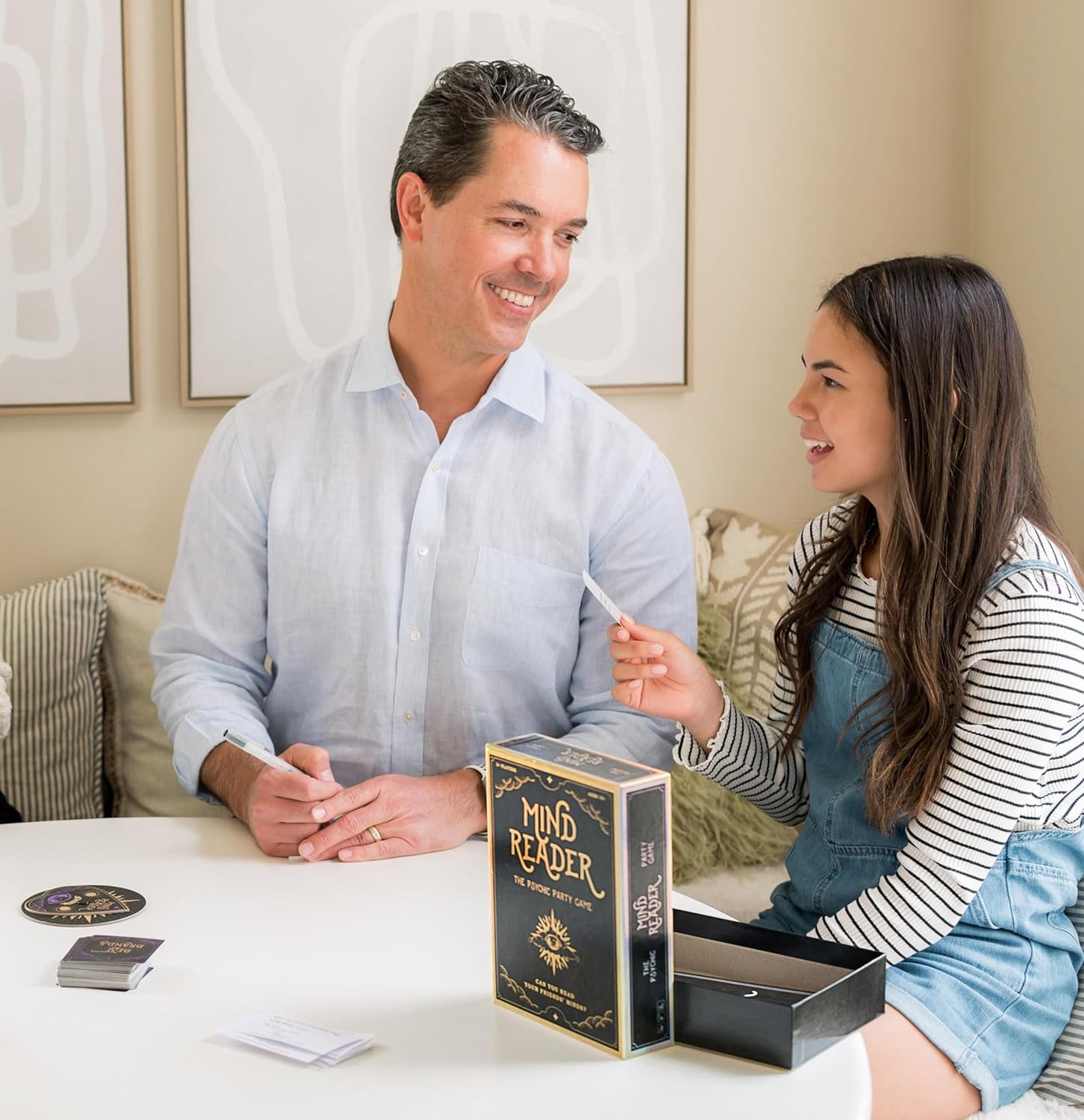 MIND READER – Can You Read Your Friends' Minds? The Fun Mind Reading Psychic Mind Meld Medium Family Party Game for Kids, Teens, Adults, Friends & Families - Perfect for Halloween or Board Games Night