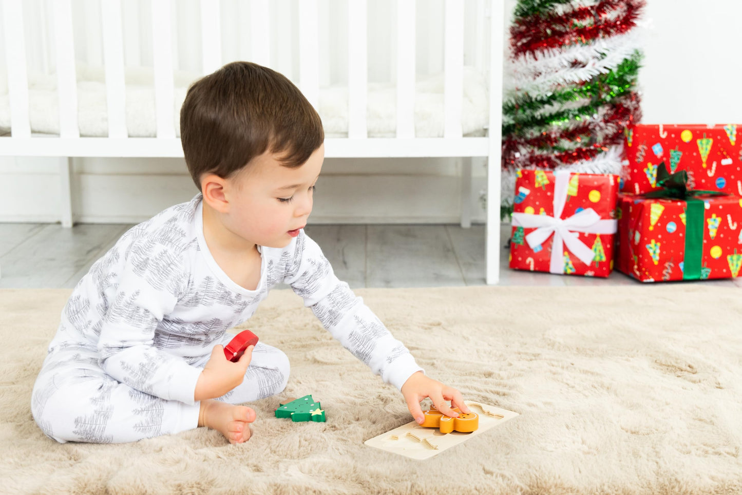 Pearhead 3 Piece Wooden Holiday Puzzle, Kids Christmas Puzzle, Holiday Puzzle Stocking Stuffer, Christmas Toys for Children, Holiday Toy Ideas, 3 Piece Set